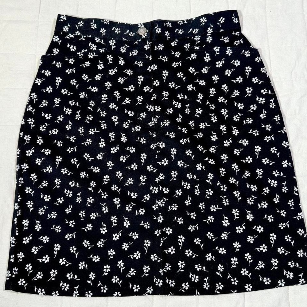 Vintage Bill Blass Jeans Black Floral Mini Skirt – Size 4P (Stretch Cotton)
